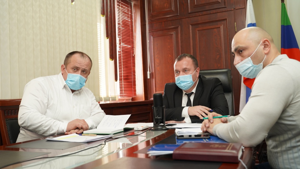 Администрация  Хасавюртовского района приняла участие в работе заседания Оперативного штаба в режиме видеоконференцсвязи под руководством Сергея Меликова