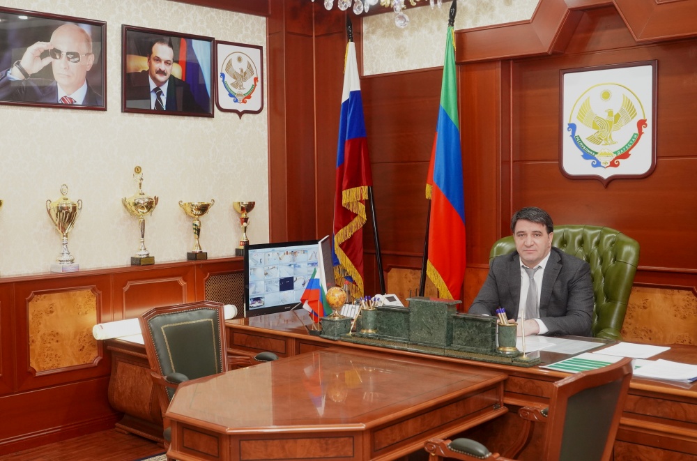 Глава Хасавюртовского района поздравил с Днем работника культуры