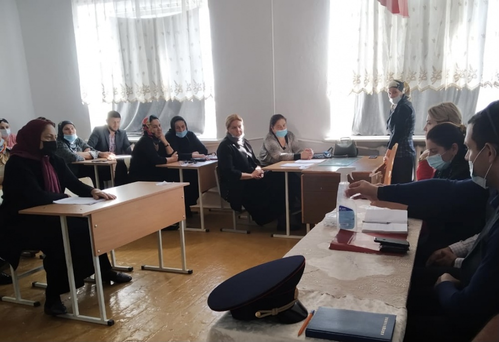В Хасавюртовском районе Комиссия по делам несовершеннолетних и защите их прав провела очередную встречу с родительскими комитетами