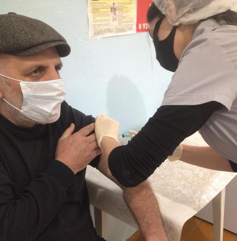 В Хасавюртовском районе активно проходит массовая вакцинация жителей и работников госучреждений