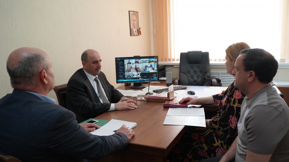 Администрация  Хасавюртовского района приняла участие в работе Правительственного совещания в режиме видеоконференцсвязи под руководством Сергея Меликова