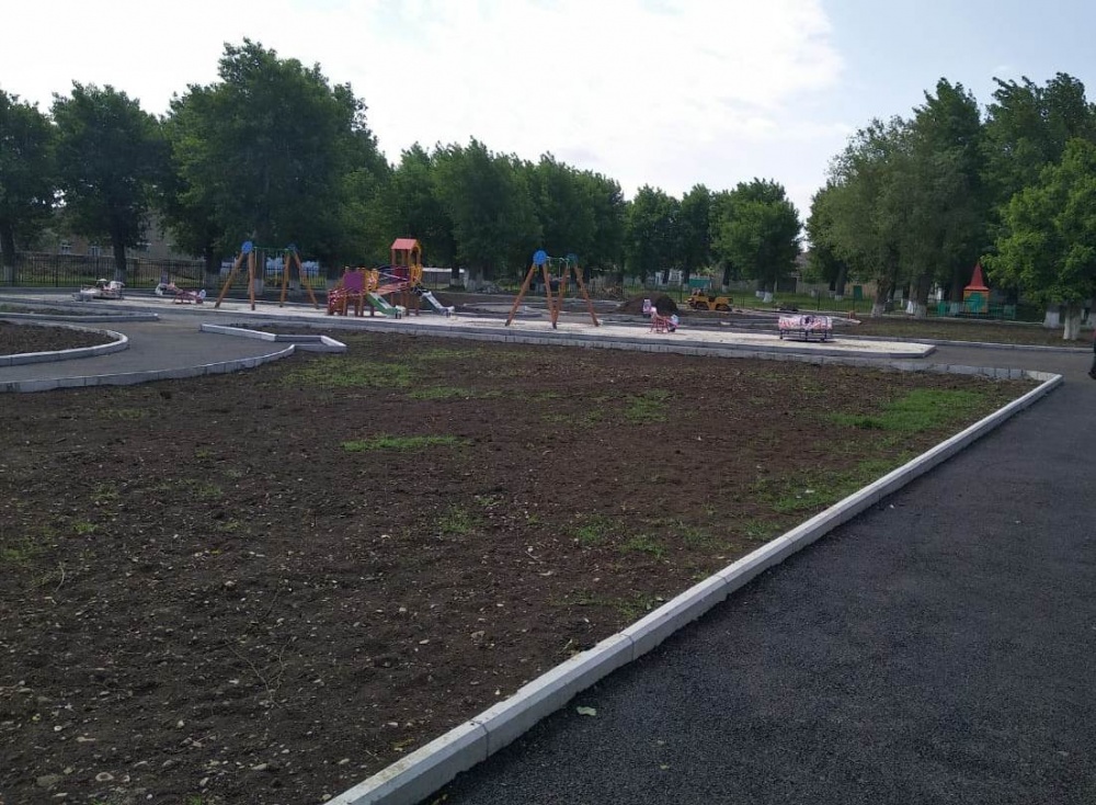 В Хасавюртовском районе продолжается благоустройство общественных территорий в рамках реализации федерального проекта « Комфортная городская среда »