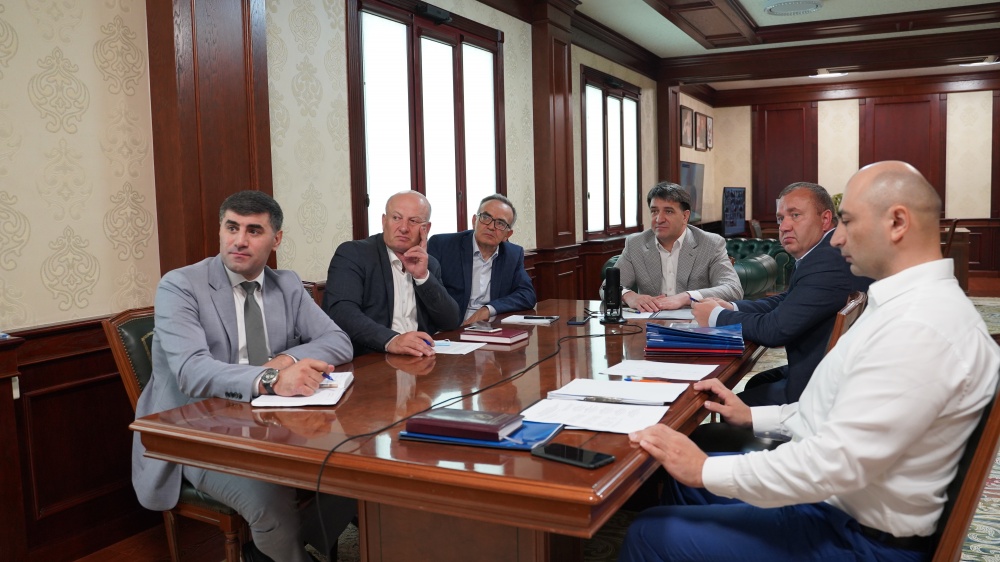 Глава Хасавюртовского района принял участие в работе совместного заседания АТК РД и Оперативного штаба в режиме видеоконференцсвязи под руководством Сергея Меликова