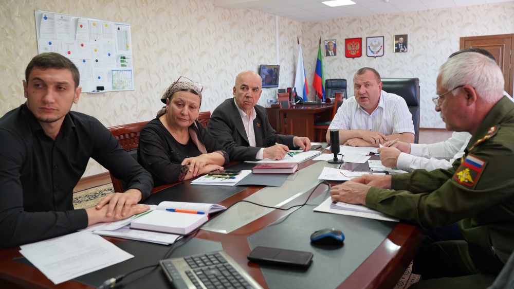 ​В администрации Хасавюртовского района состоялось очередное совещание с главами сел в режиме ВКС