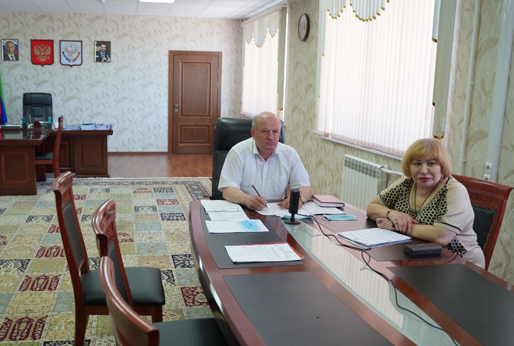 Администрация  Хасавюртовского района приняла участие в работе заседания Оперативного штаба в режиме видеоконференцсвязи под руководством Сергея Меликова