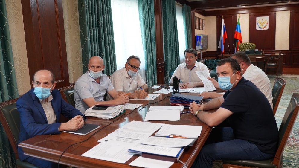 Глава Хасавюртовского района принял участие в работе заседания Совета при Главе РД по развитию градостроительства и архитектуры в режиме видеоконференцсвязи под председательством  Сергея Меликова