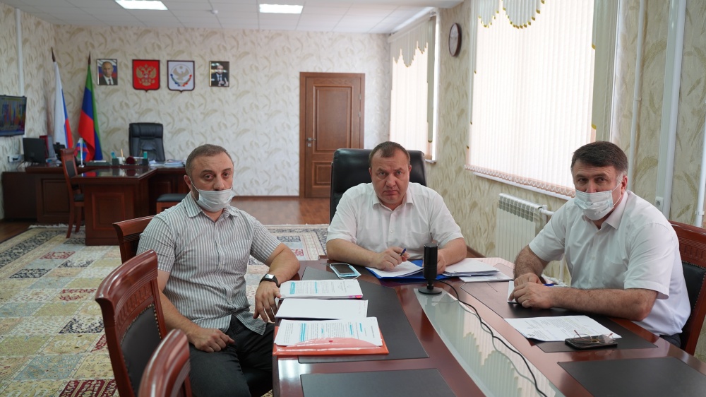 Администрация Хасавюртовского района приняла участие в работе совещания в режиме видеоконференцсвязи под руководством  Мурада Казиева