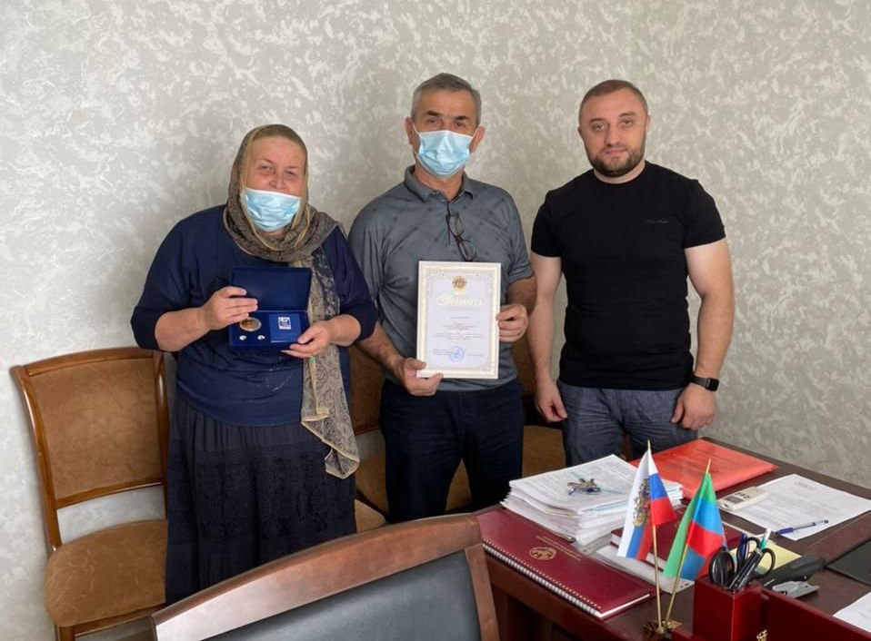 В Хасавюртовском районе в рамках празднования Дня семьи, любви и верности награждены медалями « За любовь и верность»  семьи Юбиляры