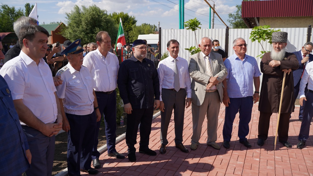 В селении Бамматюрт Хасавюртовского района торжественно открыли Мемориальный  комплекс увековечения Памяти Ахмата-Хаджи Кадырова – Первого Президента ЧР Героя России