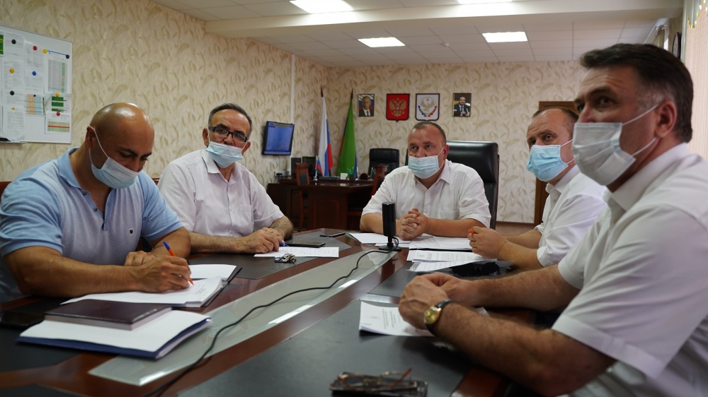 Администрация  Хасавюртовского района приняла участие в работе заседания Оперативного штаба в режиме видеоконференцсвязи под руководством Сергея Меликова