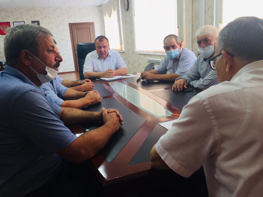 В администрации Хасавюртовского района обсудили эпидемиологическую ситуацию и ход реализации федеральной программы « Развитие образования»