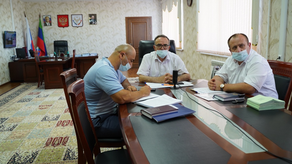 Администрация  Хасавюртовского района приняла участие в работе заседания Оперативного штаба в режиме видеоконференцсвязи под руководством Сергея Меликова