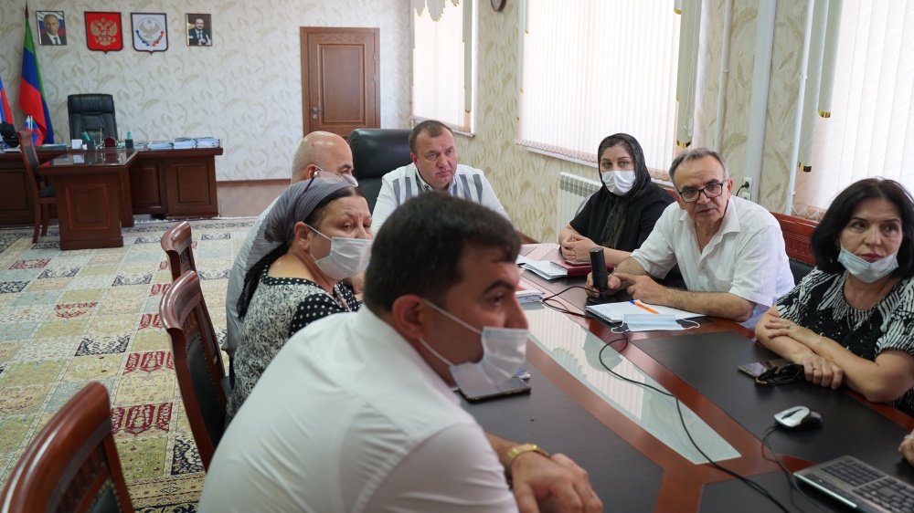 В администрации Хасавюртовского района состоялось рабочее совещание с главами поселений в режиме ВКС
