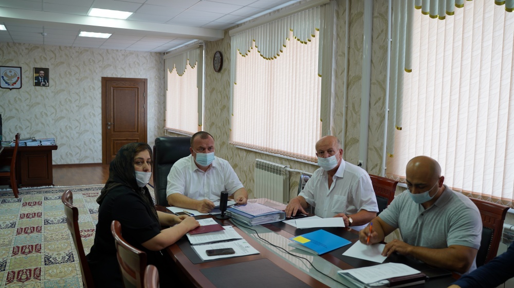 Администрация Хасавюртовского района приняла участие в работе Правительственного совещания в режиме видеоконференцсвязи под руководством Сергея Меликова