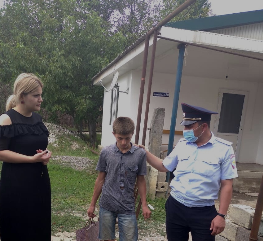 В преддверии нового учебного года на территории Хасавюртовского района проходит  акция «Помоги пойти учиться»