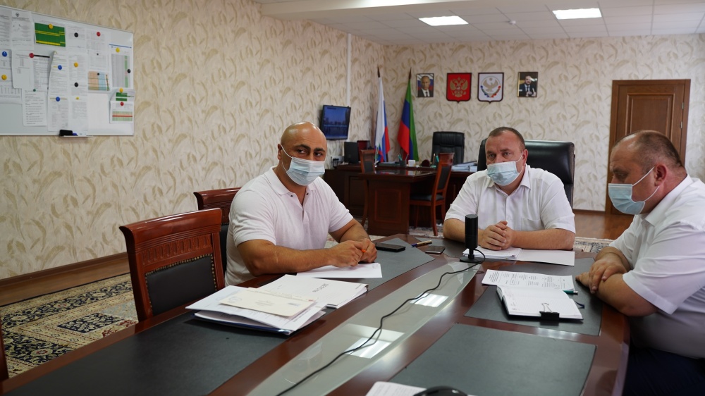 Администрация Хасавюртовского района приняла участие в работе Правительственного совещания в режиме видеоконференцсвязи под руководством Сергея Меликова