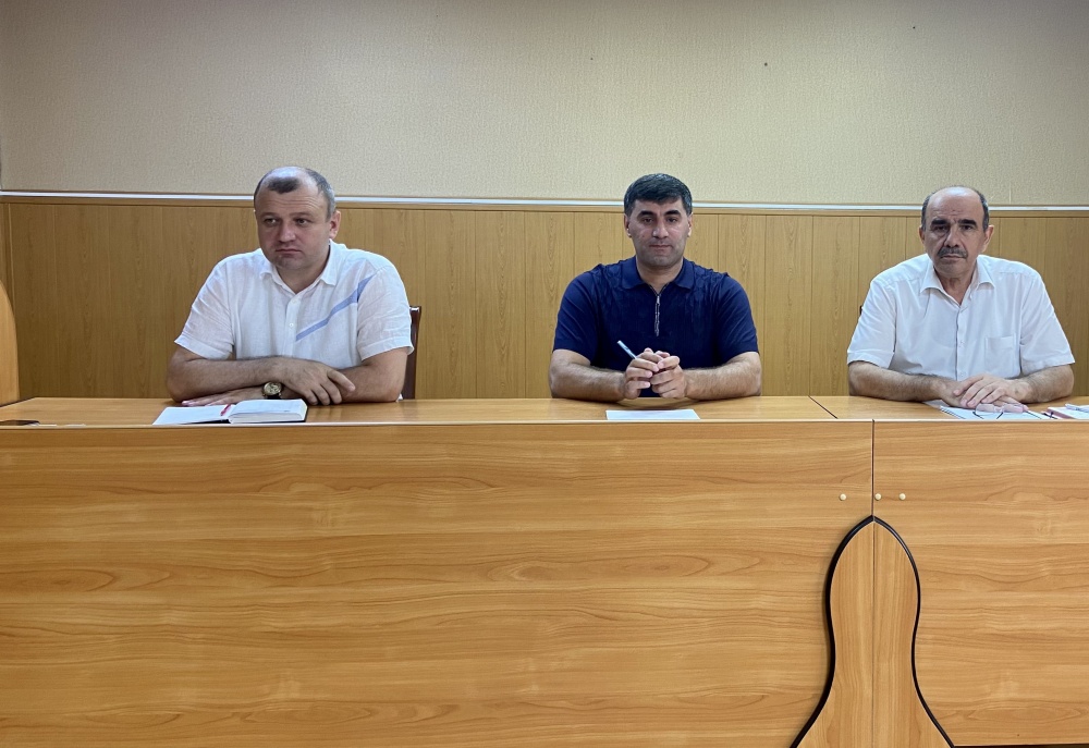 Работники образования Хасавюртовского района обсудили готовность к новому учебному году