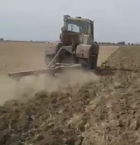 В Хасавюртовском районе продолжается пахота под урожай  2022 г