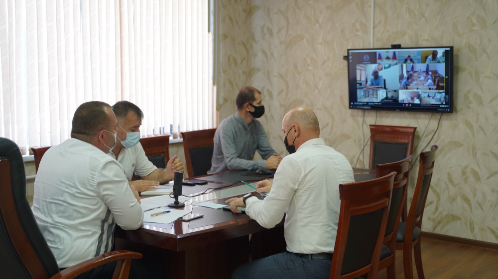 Администрация Хасавюртовского района приняла участие в работе совещания  в режиме видеоконференцсвязи под руководством Манвела Мажонца