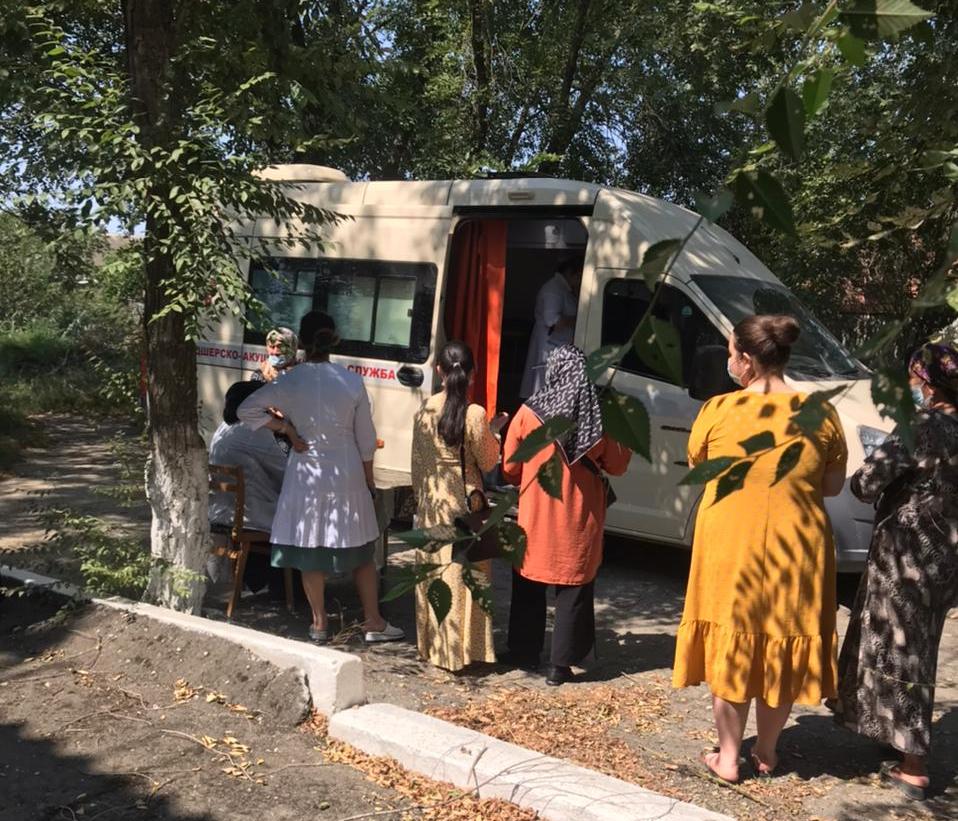 В Хасавюртовском районе на мобильных передвижных пунктах активно  продолжается  процесс массовой вакцинации