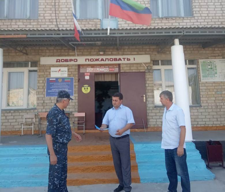 Межведомственная рабочая группа АТК Хасавюртовского района проводит мероприятия по  антитеррористической защищенности образовательных учреждений района