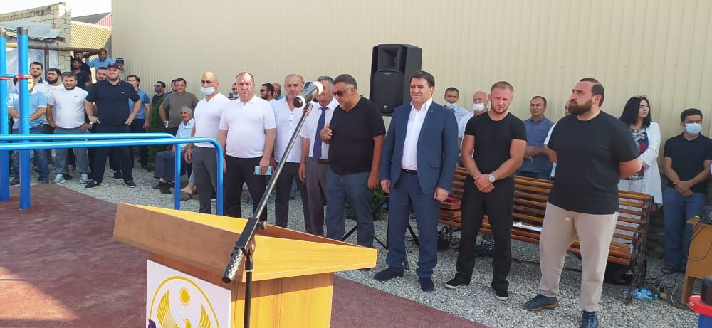 Глава Хасавюртовского района  наградил званием « Почетный гражданин МО «Хасавюртовский район» Хамзаева Султана