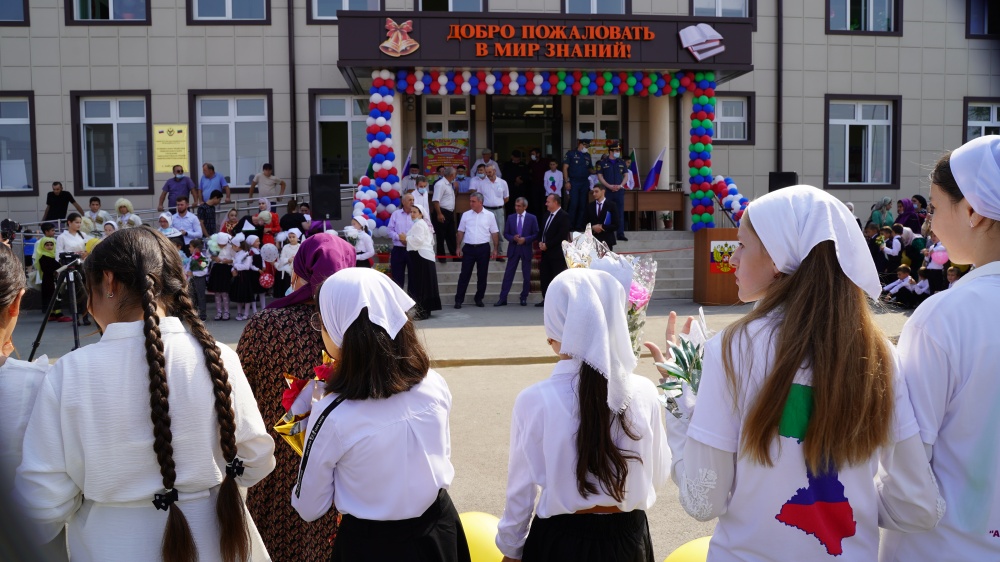 Министр экономики и территориального развития РД Алиев Руслан принял участие в торжественном открытии  новой школы в селении Акбулатюрт