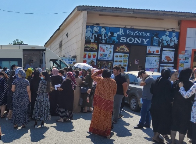 В Хасавюртовском районе активно  продолжается  процесс массовой вакцинации жителей, работников госучреждений и отдельных групп граждан по эпидемическим показаниям