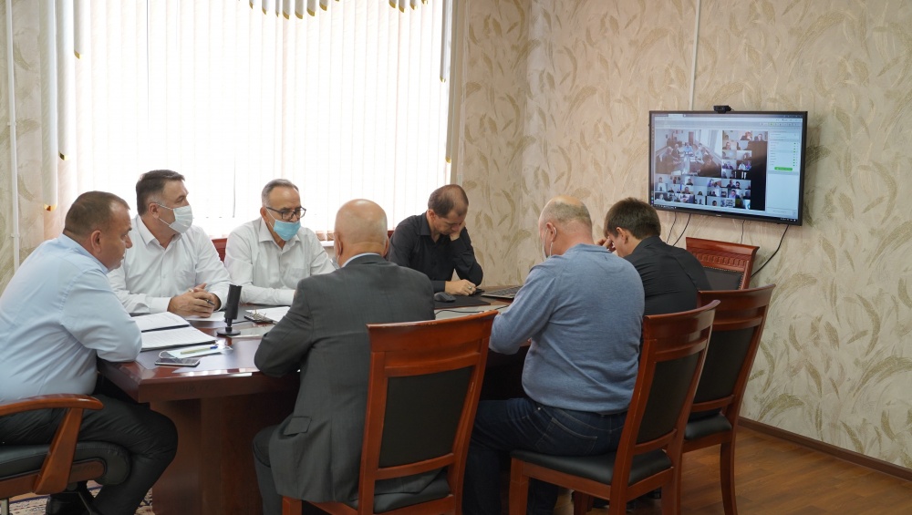 В  администрации Хасавюртовского района в рамках рабочего совещания с главами поселений в режиме ВКС обсудили готовность избирательных участков к проведению выборов