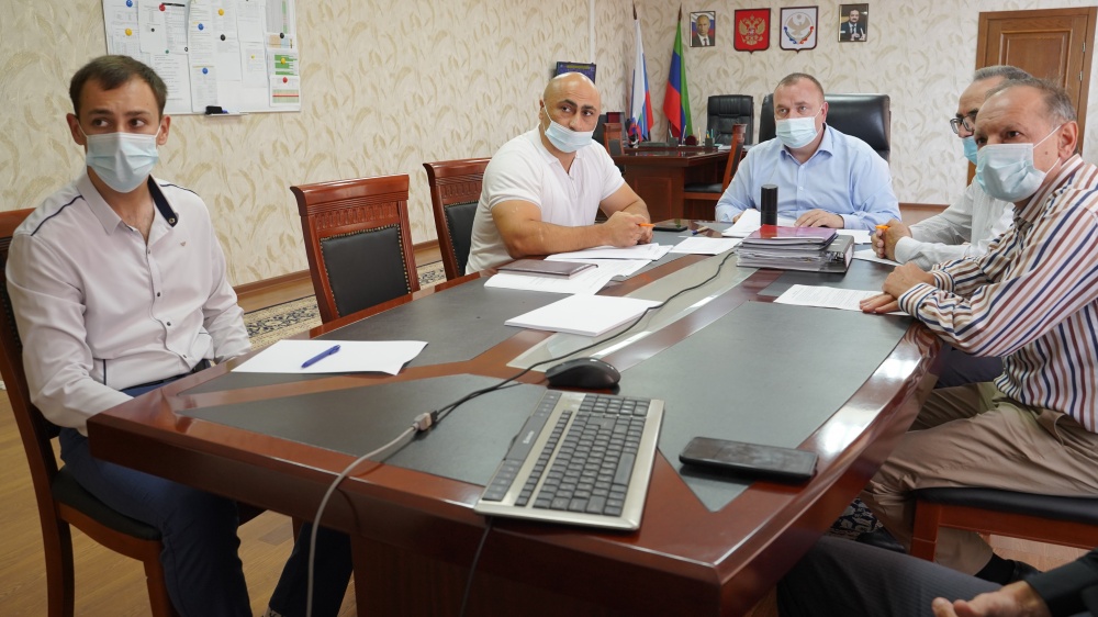 Администрация Хасавюртовского района приняла участие в работе Правительственного совещания в режиме видеоконференцсвязи под руководством Сергея Меликова