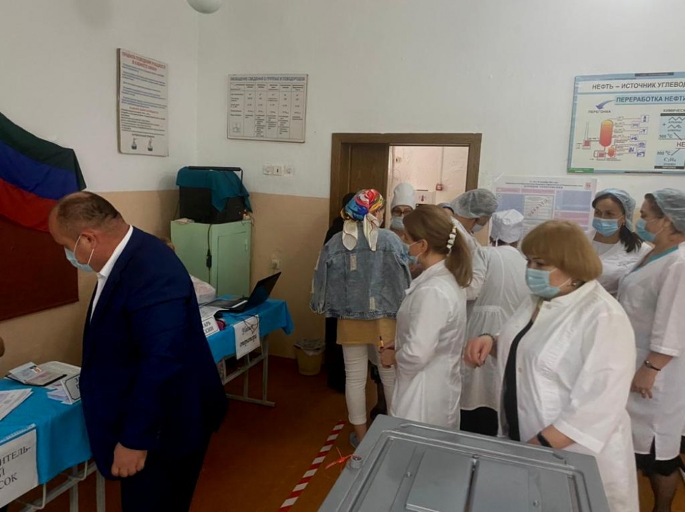 Руководство и работники здравоохранения Хасавюртовского района активно голосуют в первый день выборов