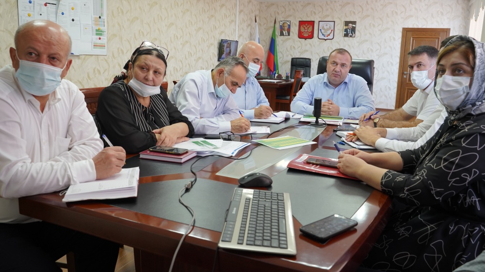 В администрации Хасавюртовского района состоялось рабочее совещание с главами поселений в режиме ВКС