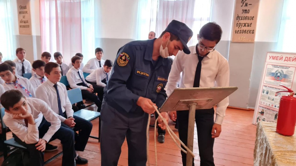 В школах Хасавюртовского района прошли  открытые уроки «Основа безопасности жизнедеятельности»
