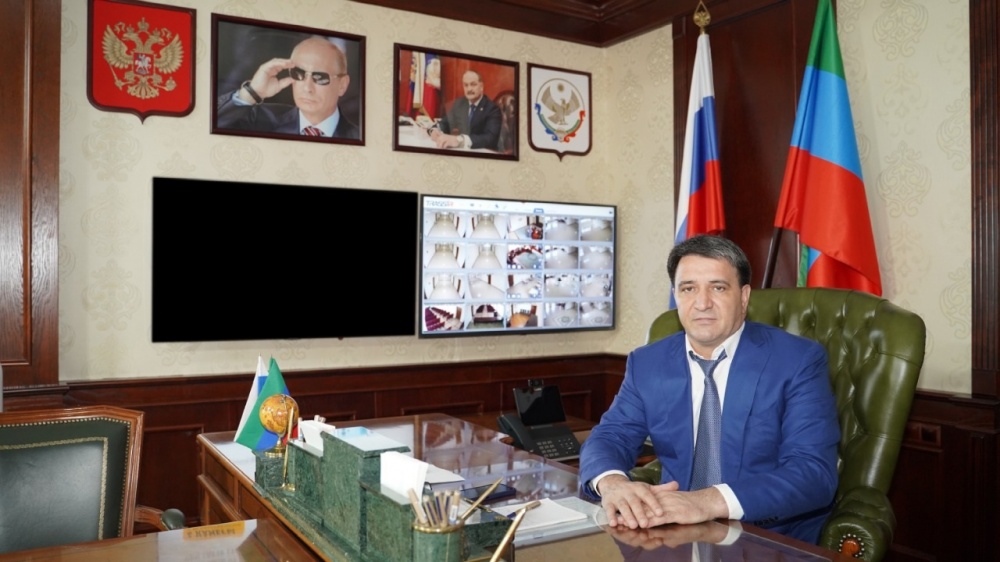 Глава Хасавюртовского района поздравил работников и ветеранов сельского хозяйства с профессиональным праздником
