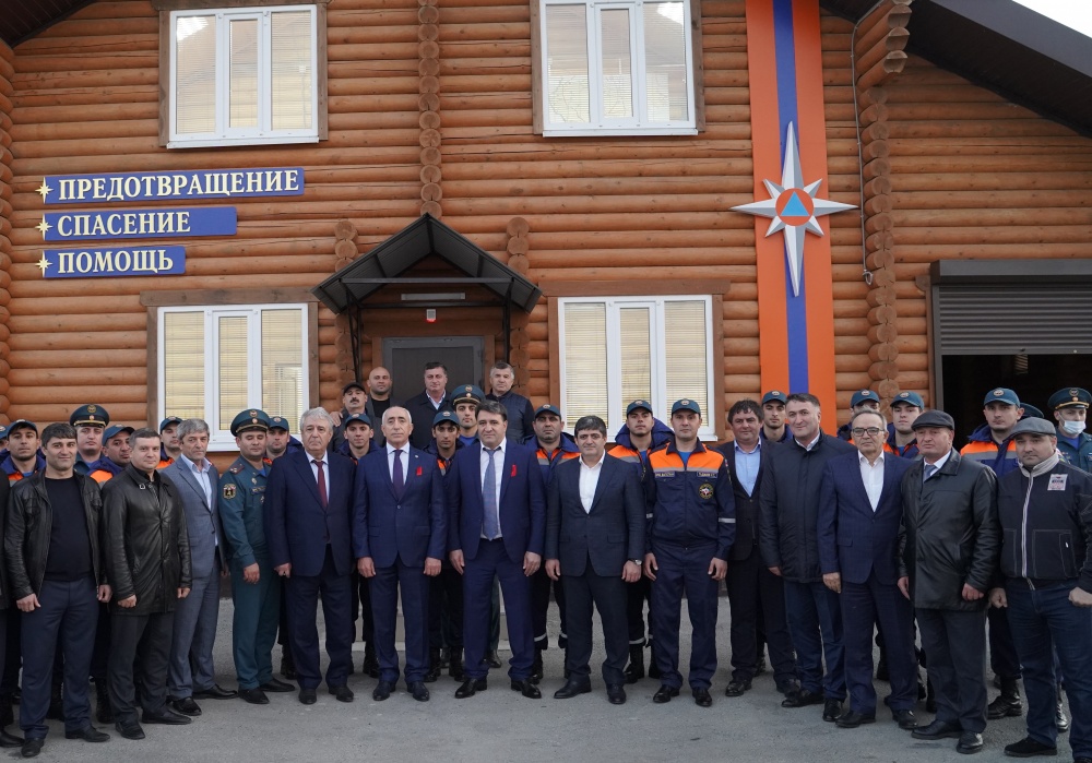 Глава Хасавюртовского района Джамбулат Салавов и Министр МЧС по РД Нариман Казимагомедов торжественно открыли новое поисково – спасательное подразделение в селении Ботаюрт