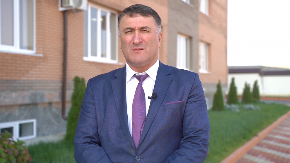 Работники аппарата администрации  Хасавюртовского района призывают жителей  пройти вакцинацию для защиты своего здоровья