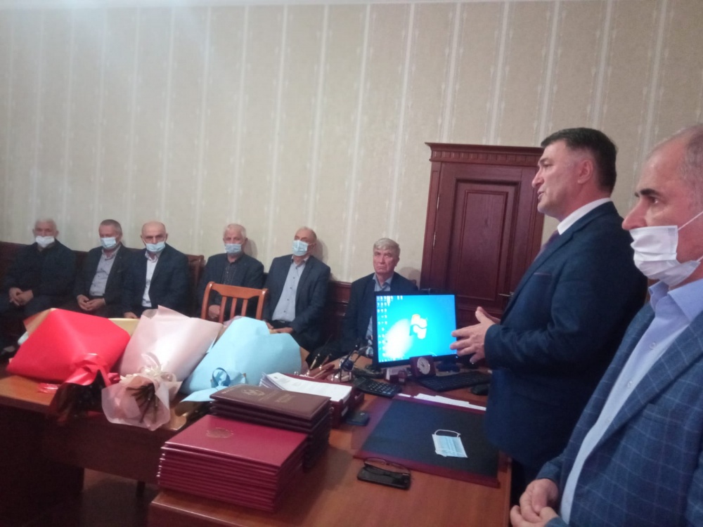 В  УСХ  Хасавюртовского района чествовали заслуженных аграриев и ветеранов сельского хозяйства