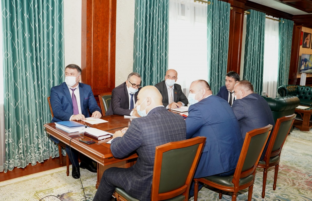 Глава Хасавюртовского района принял участие в работе заседания Оперативного штаба в режиме видеоконференцсвязи под руководством Сергея Меликова