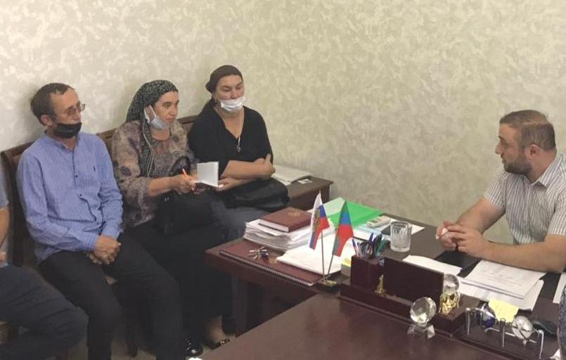В рамках реализации федерального проекта  поддержки граждан в Хасавюртовском районе заключено  около 400 социальных контрактов