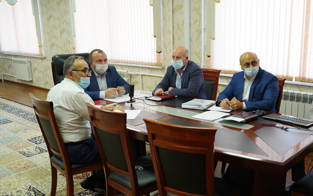 Администрация Хасавюртовского района приняла участие в работе Правительственного совещания в режиме видеоконференцсвязи под руководством Абдулпатаха Амирханова