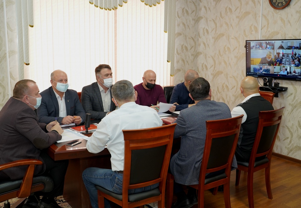 Администрация  Хасавюртовского района приняла участие в работе Правительственного совещания  режиме видеоконференцсвязи под руководством Абдулпатаха Амирханова