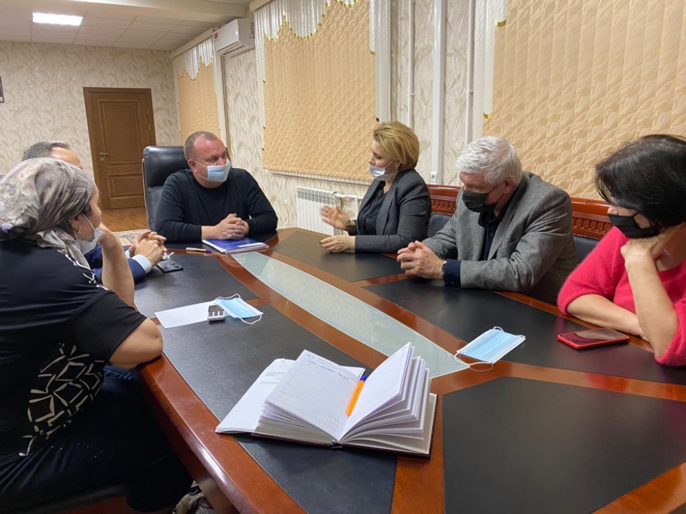 В рамках переписи населения власти Хасавюртовского района встретились с представителями Дагестанстата