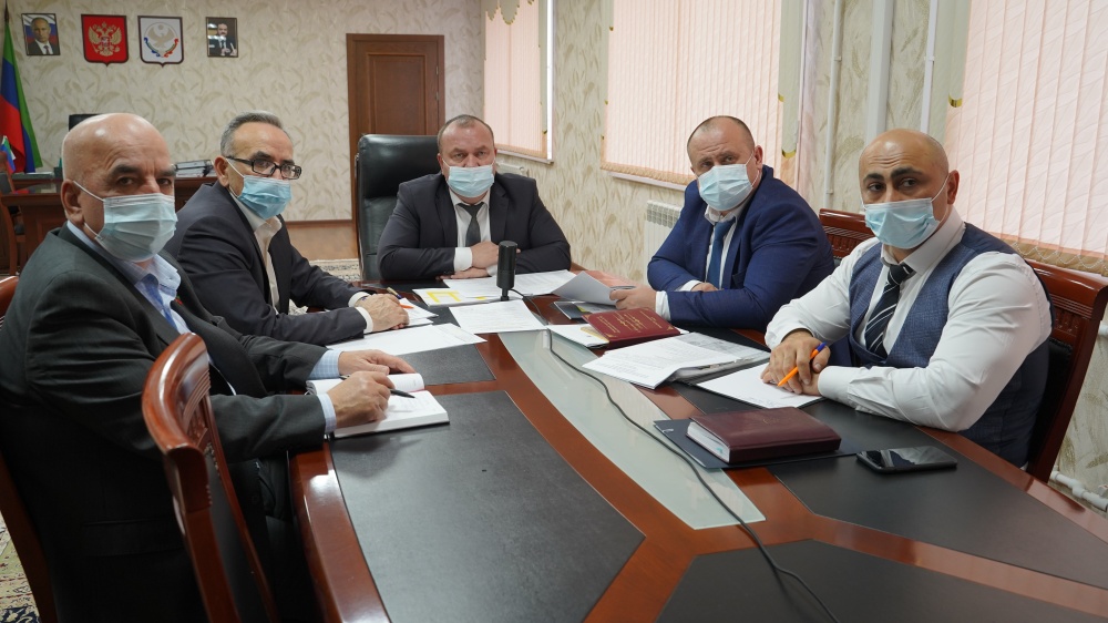 Администрация Хасавюртовского района приняла участие в работе заседания Оперативного штаба в режиме видеоконференцсвязи под руководством Сергея Меликова