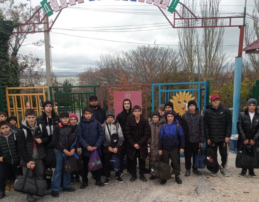 Группа учащихся Хасавюртовского района выехала на ноябрьскую смену «Академия творчества».