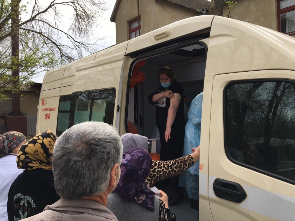В Хасавюртовском районе активно продолжается вакцинация жителей госслужащих и отдельных групп граждан по эпидемическим показаниям