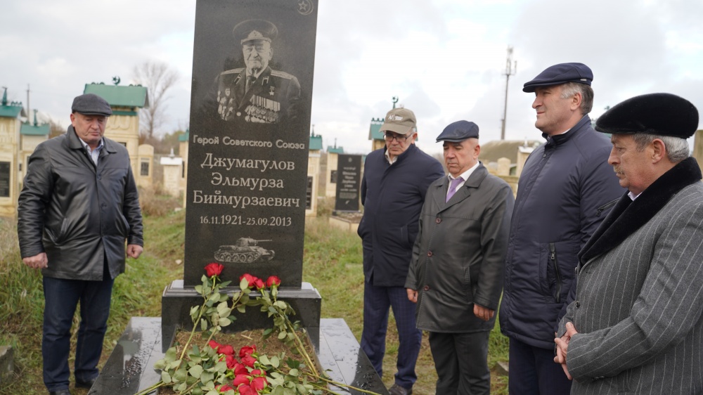 Власти  Хасавюртовского  района посетили семью Героя Советского Союза Эльмурзы Джумагулова
