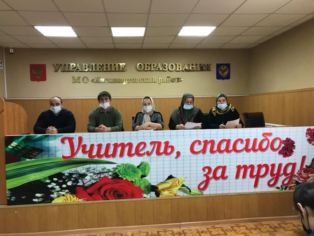 ТИК  Хасавюртовского района совместно с Управлением образования  провела второй этап Республиканской олимпиады по вопросам избирательного права и избирательного процесса.