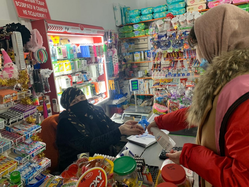 Волонтеры общественно патруля Хасавюртовского района продолжают общественный контроль за обязательным соблюдением масочного режима в общественных местах и на транспорте