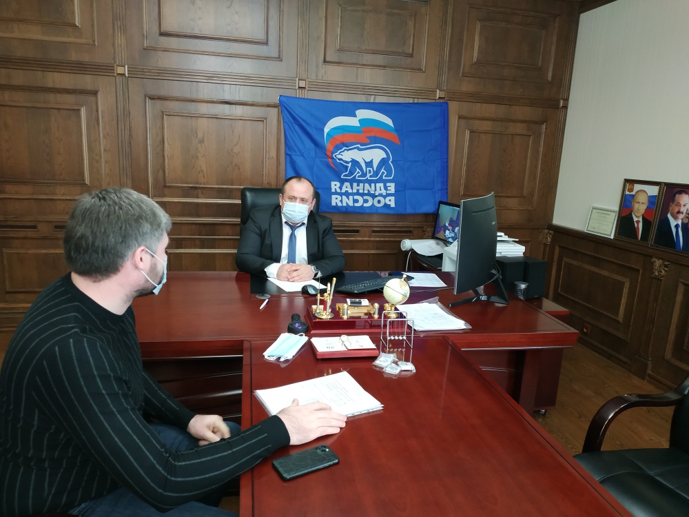 В ЦРБ Хасавюртовского района прошел прием граждан в рамках Юбилейной даты – 20 летия ВПП  «Единая Россия»