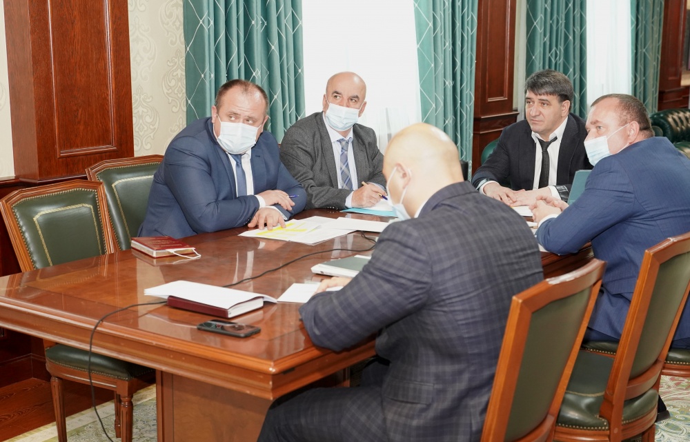 Глава Хасавюртовского района принял участие в работе заседания Оперативного штаба в режиме видеоконференцсвязи под руководством Сергея Меликова